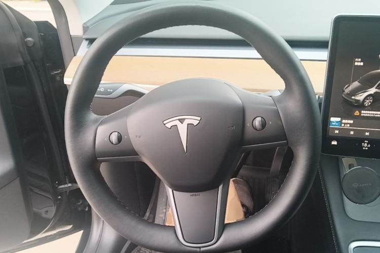 Used Tesla Model Y 2022 Long-Range All-Wheel-Drive Version Steering Wheel