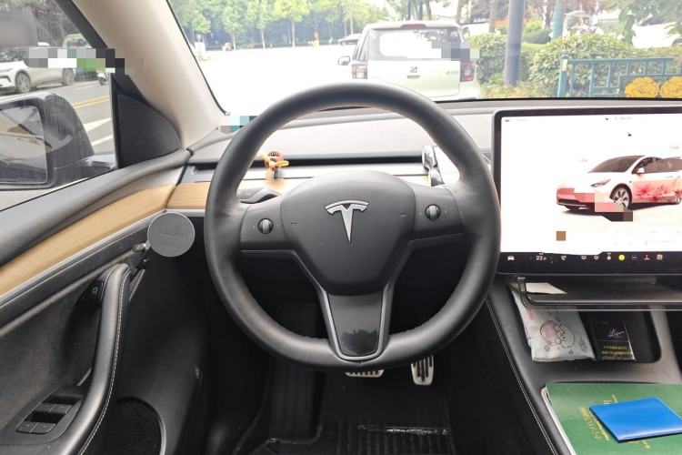 Used Tesla Model Y 2022 Long-Range All-Wheel-Drive Version Steering Wheel