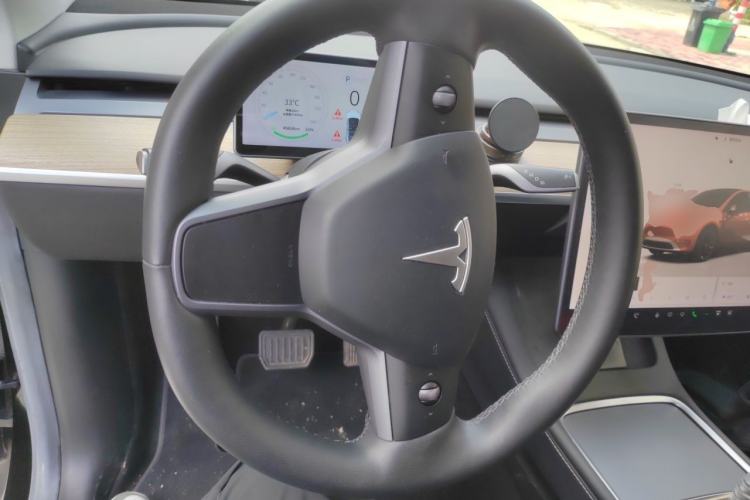 Used Tesla Model Y 2022 Rear-Wheel-Drive Version Steering Wheel