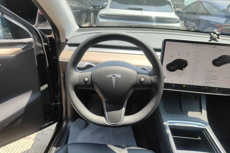 Used Tesla Model Y 2022 Rear-Wheel-Drive Version Steering Wheel