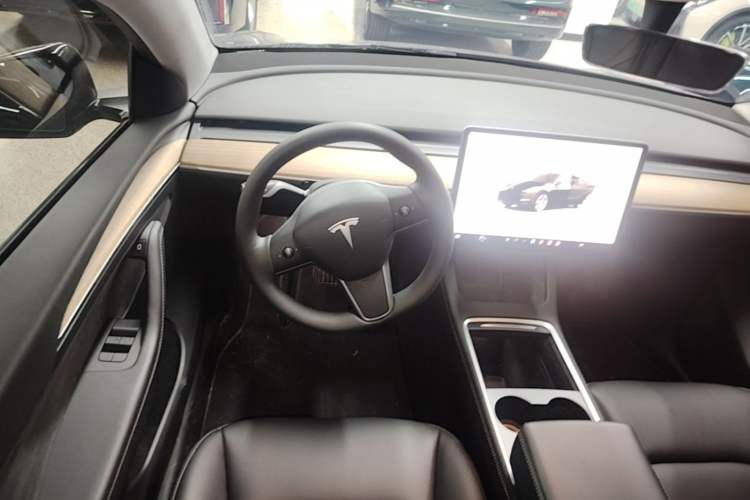 Used Tesla Model Y 2022 Revised Version Long-Range All-Wheel Drive Steering Wheel