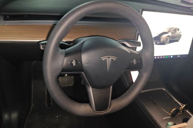 Used Tesla Model Y 2022 Rear-Wheel-Drive Version Steering Wheel
