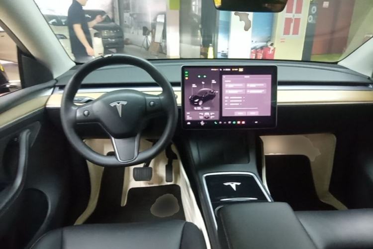 Used Tesla Model Y 2022 Long-Range All-Wheel-Drive Version Steering Wheel