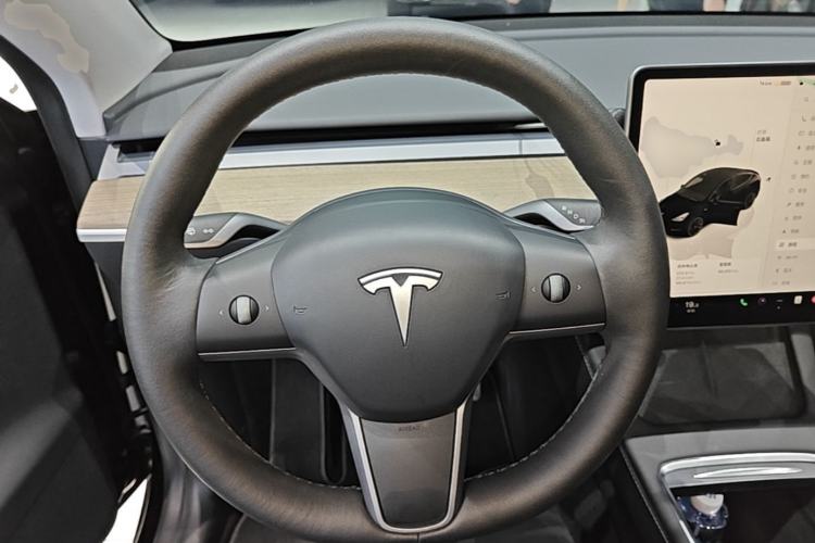 Used Tesla Model Y 2022 Long-Range All-Wheel-Drive Version Steering Wheel