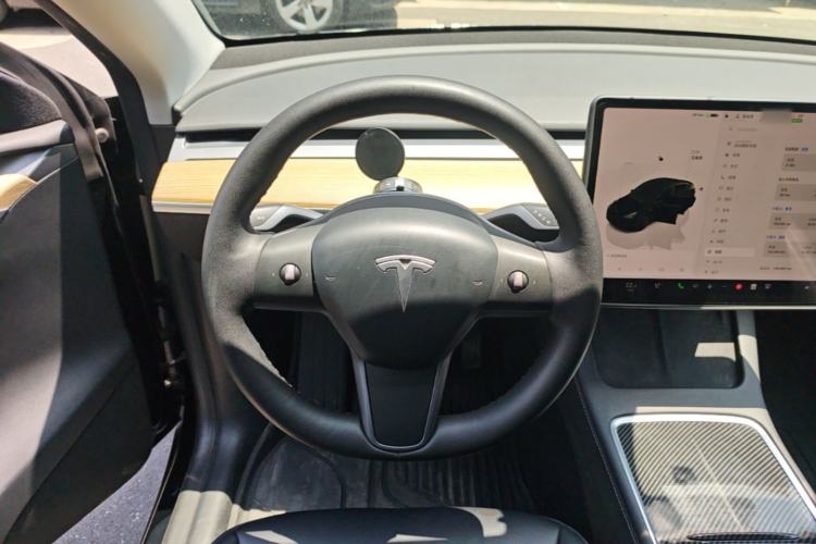 Used Tesla Model Y 2022 Long-Range All-Wheel-Drive Version Steering Wheel