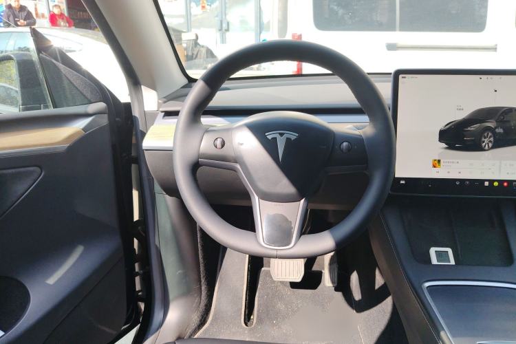 Used Tesla Model Y 2022 Rear-Wheel-Drive Version Steering Wheel