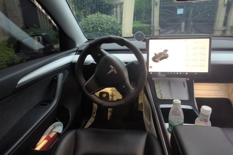 Used Tesla Model Y 2022 Rear-Wheel-Drive Version Steering Wheel