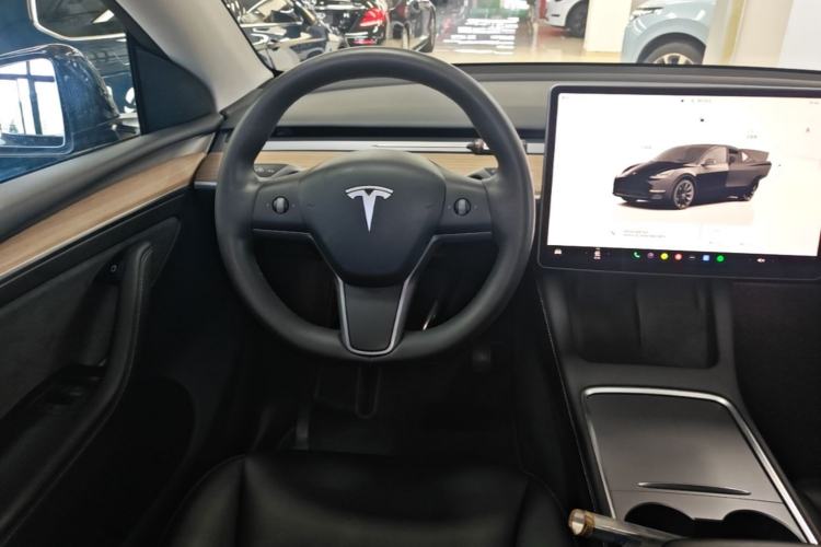 Used Tesla Model Y 2022 Long-Range All-Wheel-Drive Version Steering Wheel