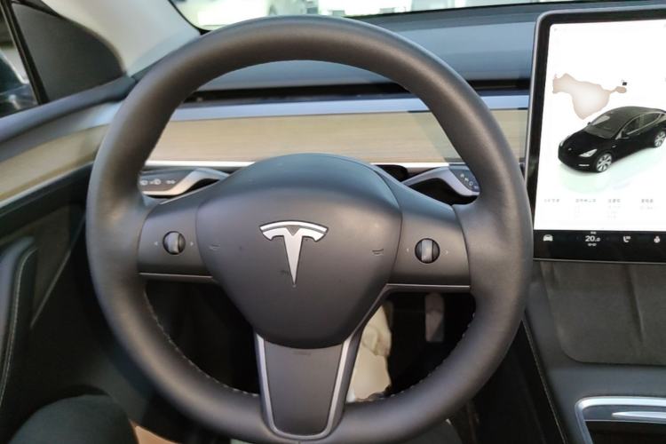 Used Tesla Model Y 2022 Long-Range All-Wheel-Drive Version Steering Wheel