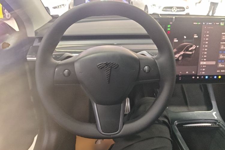 Used Tesla Model Y 2022 Long-Range All-Wheel-Drive Version Steering Wheel