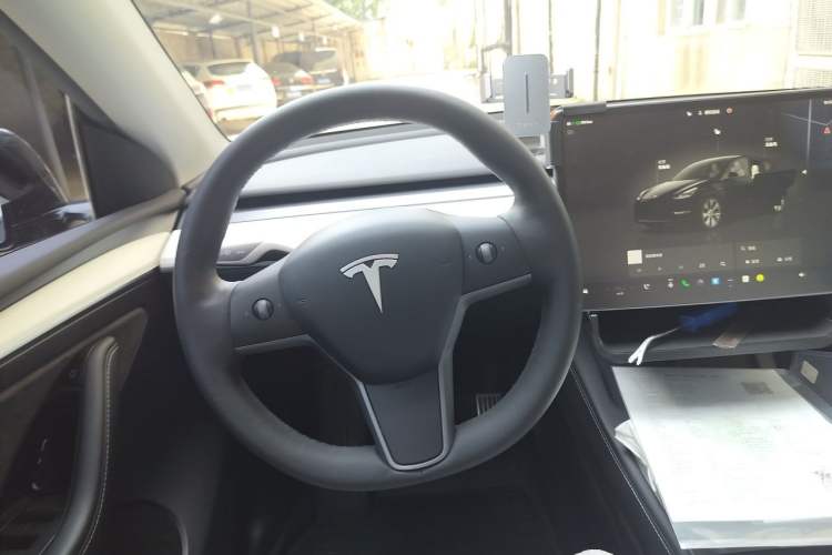 Used Tesla Model Y 2022 Rear-Wheel-Drive Version Steering Wheel