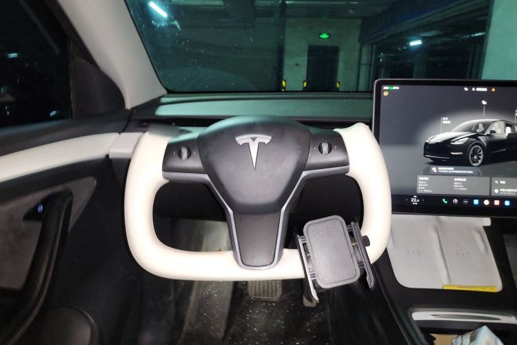 Used Tesla Model Y 2022 Long-Range All-Wheel-Drive Version Steering Wheel