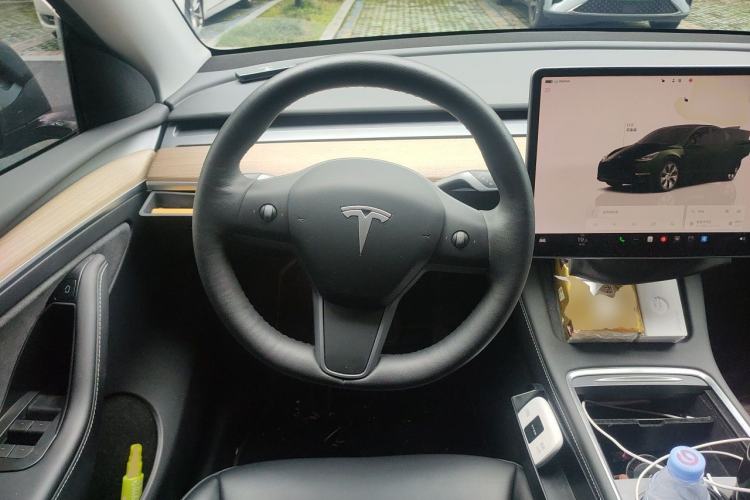Used Tesla Model Y 2022 Long-Range All-Wheel-Drive Version Steering Wheel