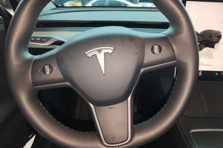 Used Tesla Model Y 2022 Long-Range All-Wheel-Drive Version Steering Wheel