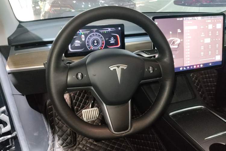 Used Tesla Model Y 2022 Rear-Wheel-Drive Version Steering Wheel