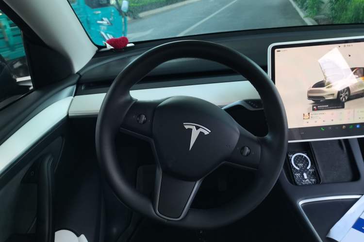Used Tesla Model Y 2022 Revised Version Long-Range All-Wheel Drive Steering Wheel