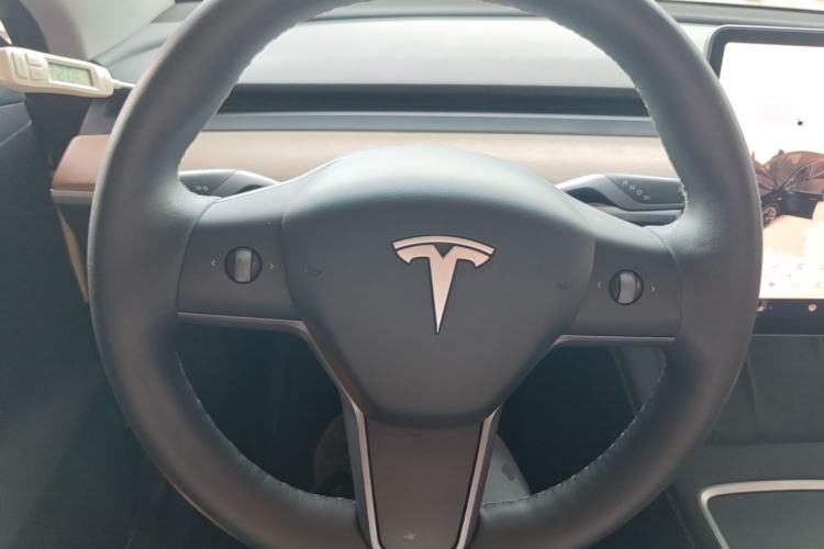Used Tesla Model Y 2022 Long-Range All-Wheel-Drive Version Steering Wheel