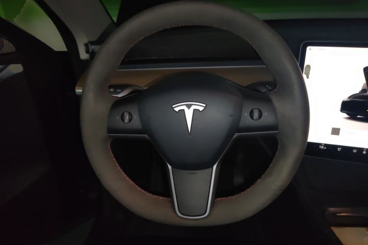 Used Tesla Model Y 2022 Long-Range All-Wheel-Drive Version Steering Wheel