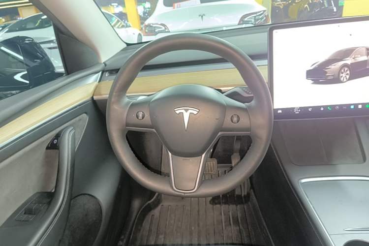 Used Tesla Model Y 2022 Rear-Wheel-Drive Version Steering Wheel