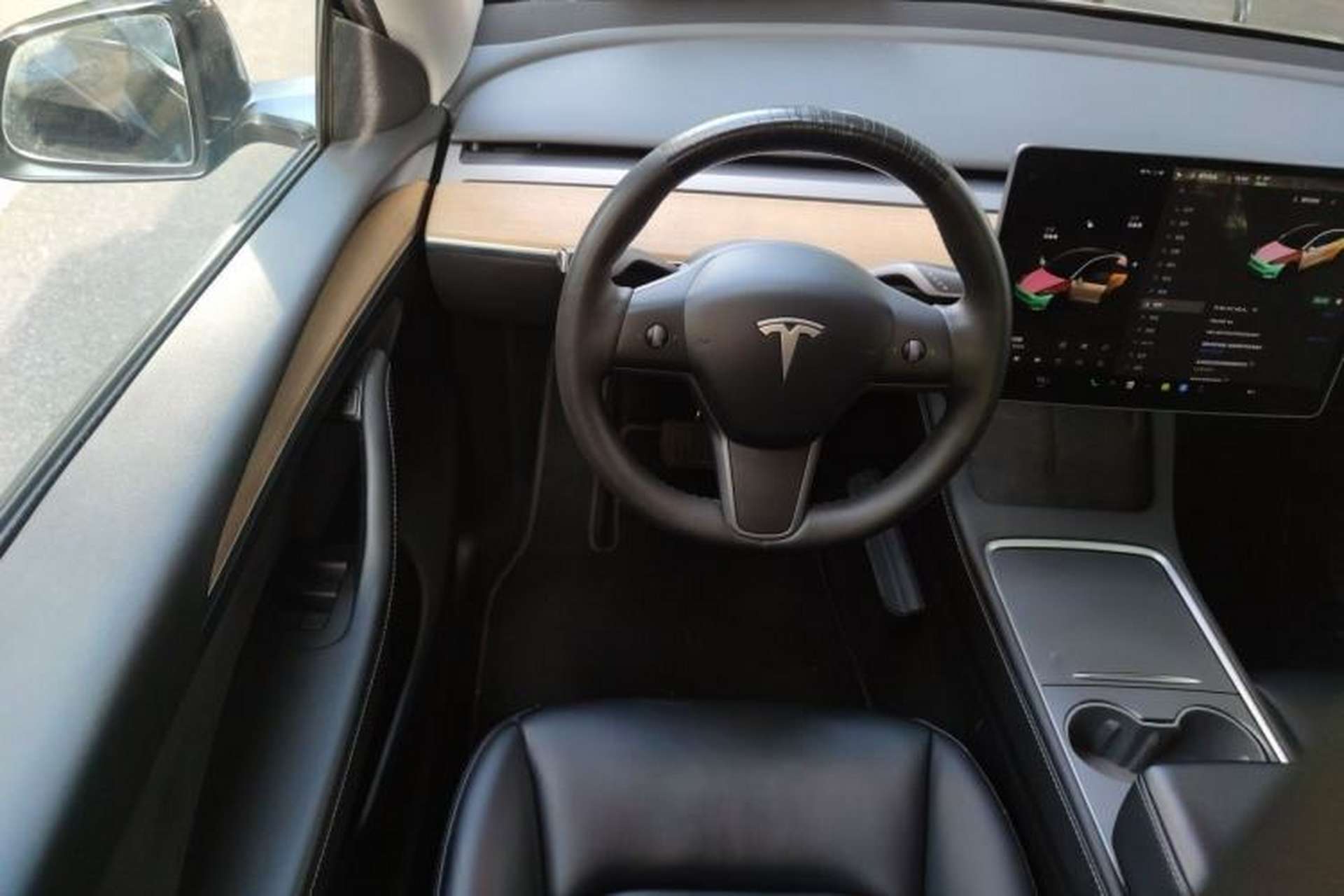 Used Tesla Model Y 2022 Rear-Wheel-Drive Version Steering Wheel