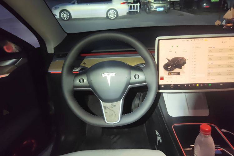 Used Tesla Model Y 2022 Long-Range All-Wheel-Drive Version Steering Wheel