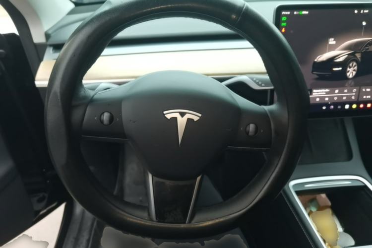 Used Tesla Model Y 2022 Long-Range All-Wheel-Drive Version Steering Wheel