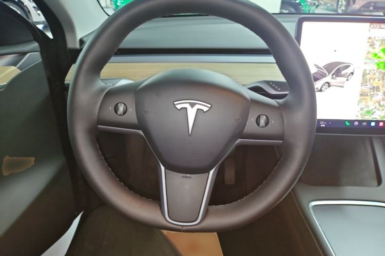 Used Tesla Model Y 2022 Long-Range All-Wheel-Drive Version Steering Wheel