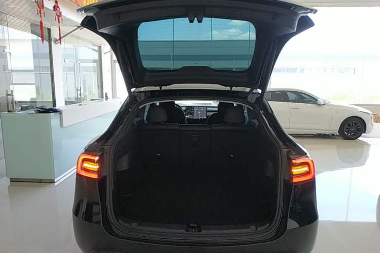 Used Tesla Model Y 2022 Rear-Wheel-Drive Version Trunk