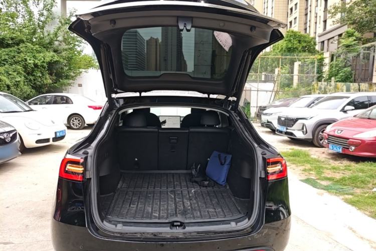 Used Tesla Model Y 2022 Rear-Wheel-Drive Version Trunk
