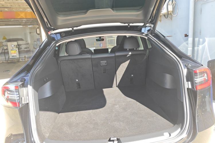 Used Tesla Model Y 2022 Rear-Wheel-Drive Version Trunk
