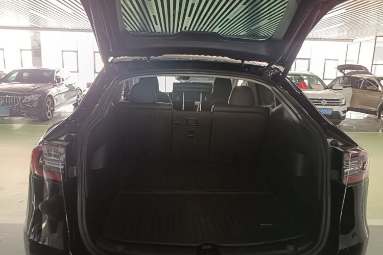 Used Tesla Model Y 2022 Rear-Wheel-Drive Version Trunk