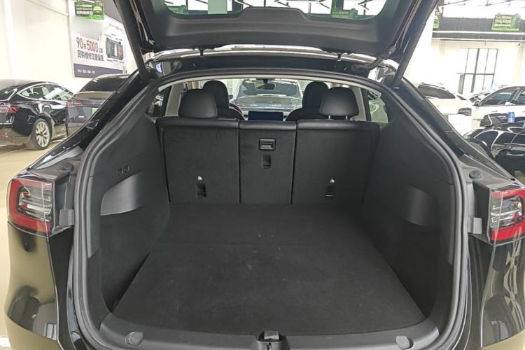 Used Tesla Model Y 2022 Long-Range All-Wheel-Drive Version Trunk