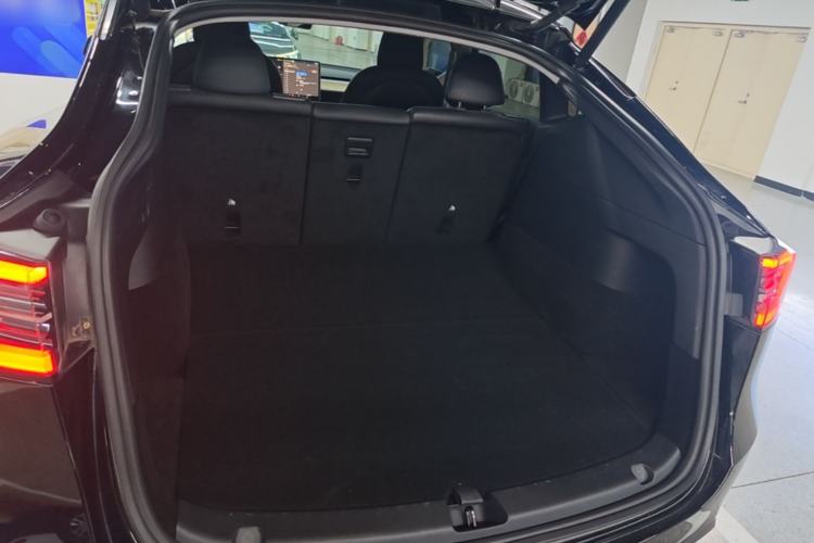 Used Tesla Model Y 2022 Rear-Wheel-Drive Version Trunk