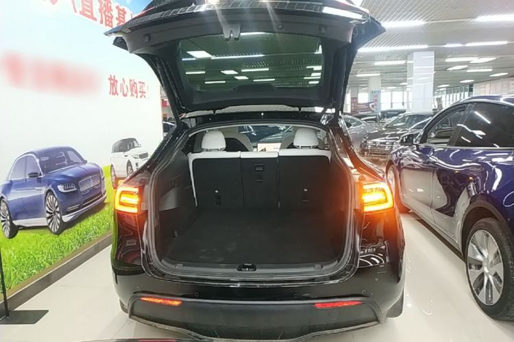 Used Tesla Model Y 2022 Long-Range All-Wheel-Drive Version Trunk