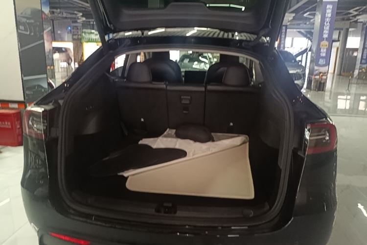 Used Tesla Model Y 2022 Rear-Wheel-Drive Version Trunk