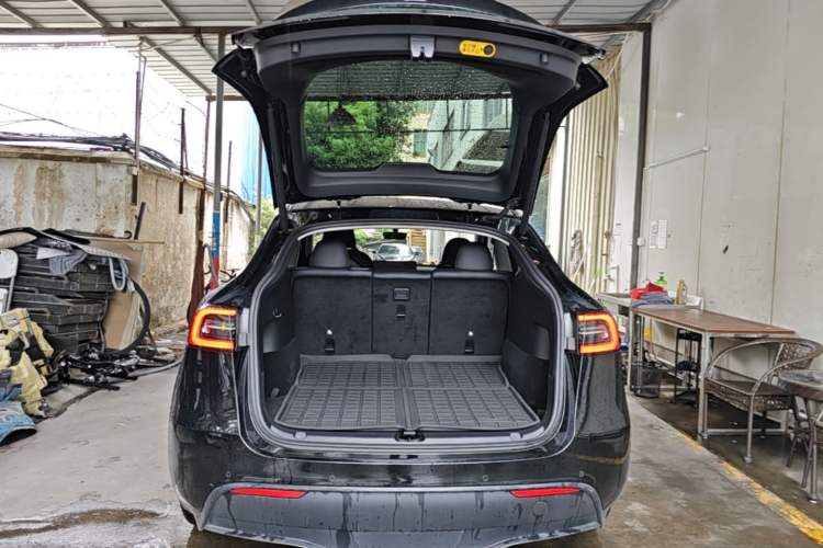 Used Tesla Model Y 2022 Rear-Wheel-Drive Version Trunk