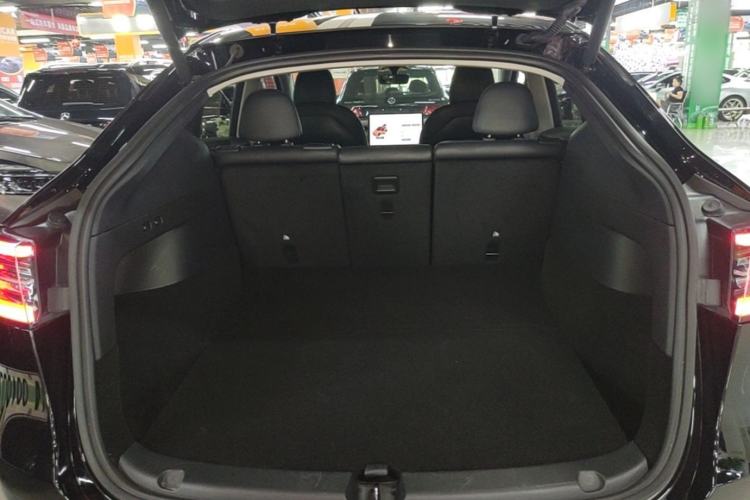 Used Tesla Model Y 2022 Long-Range All-Wheel-Drive Version Trunk