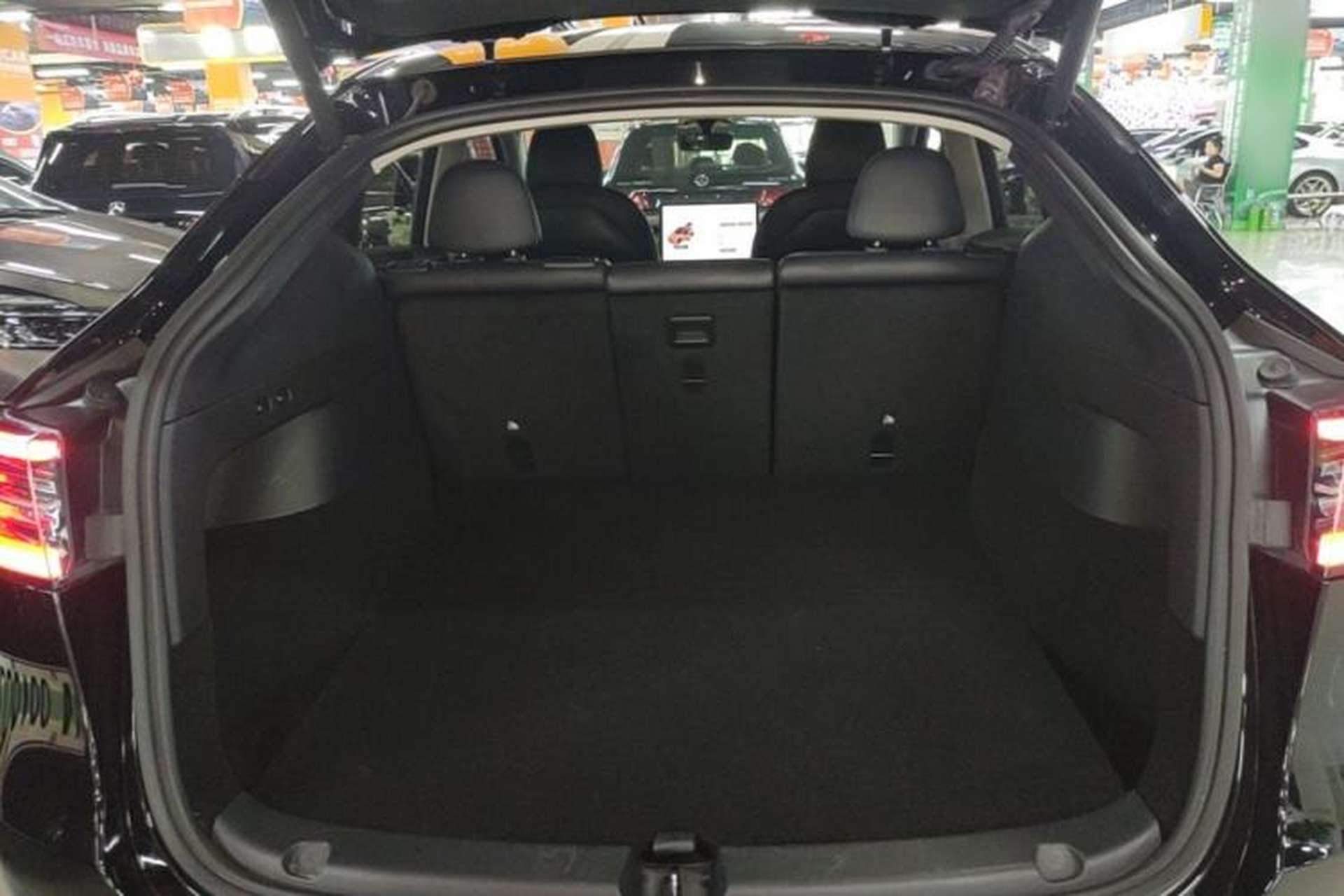 Used Tesla Model Y 2022 Long-Range All-Wheel-Drive Version Trunk