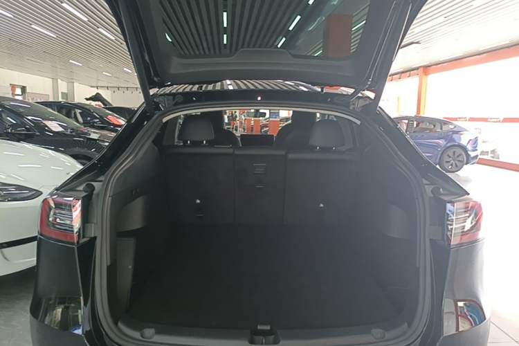 Used Tesla Model Y 2022 Rear-Wheel-Drive Version Trunk