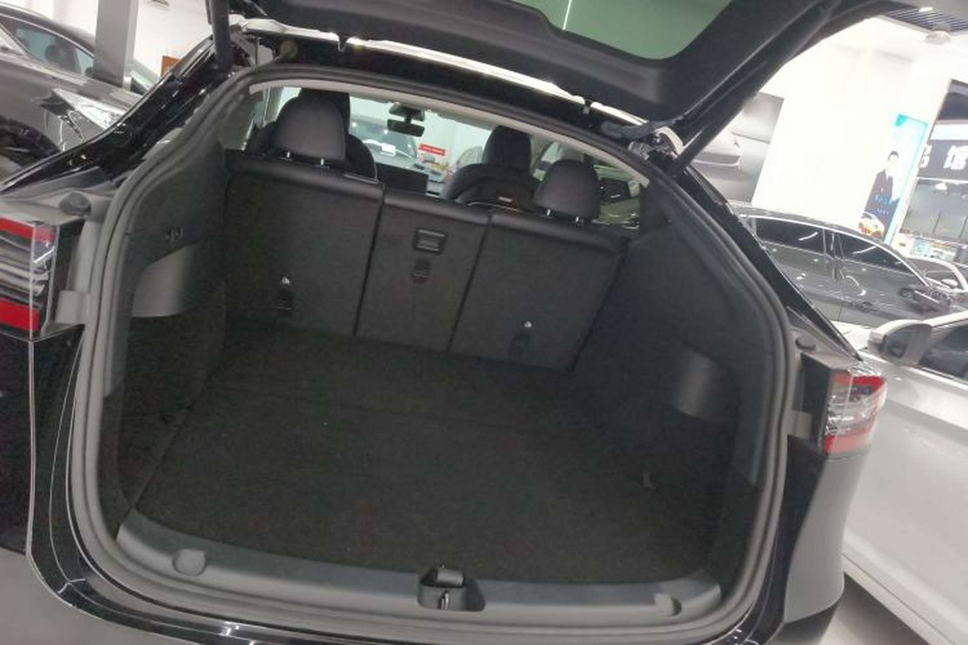 Used Tesla Model Y 2022 Rear-Wheel-Drive Version Trunk