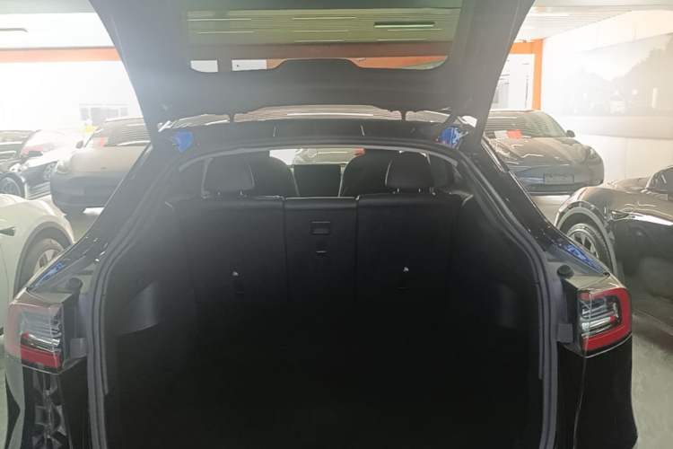 Used Tesla Model Y 2022 Rear-Wheel-Drive Version Trunk