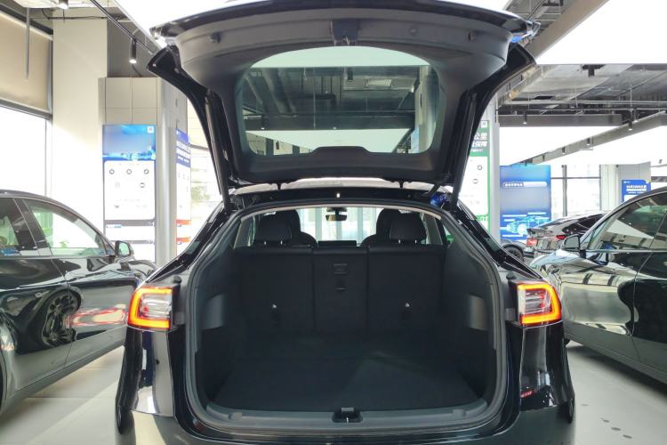 Used Tesla Model Y 2022 Rear-Wheel-Drive Version Trunk