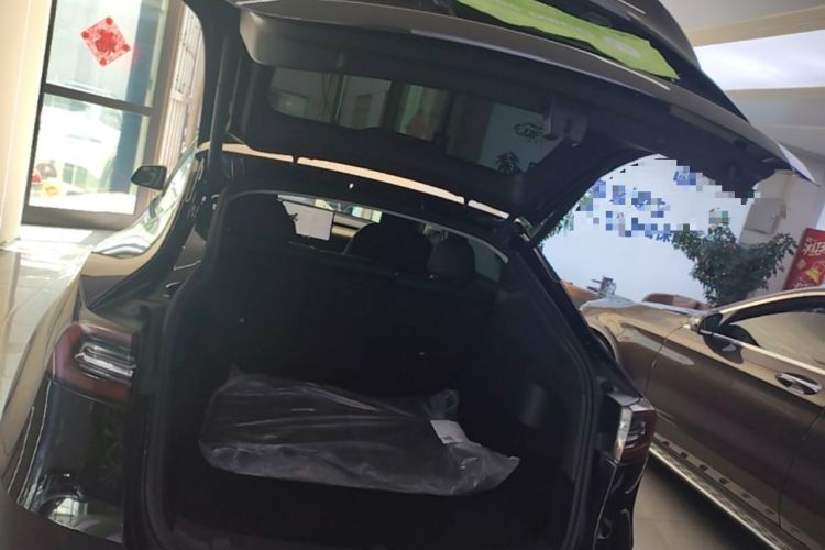 Used Tesla Model Y 2022 Long-Range All-Wheel-Drive Version Trunk