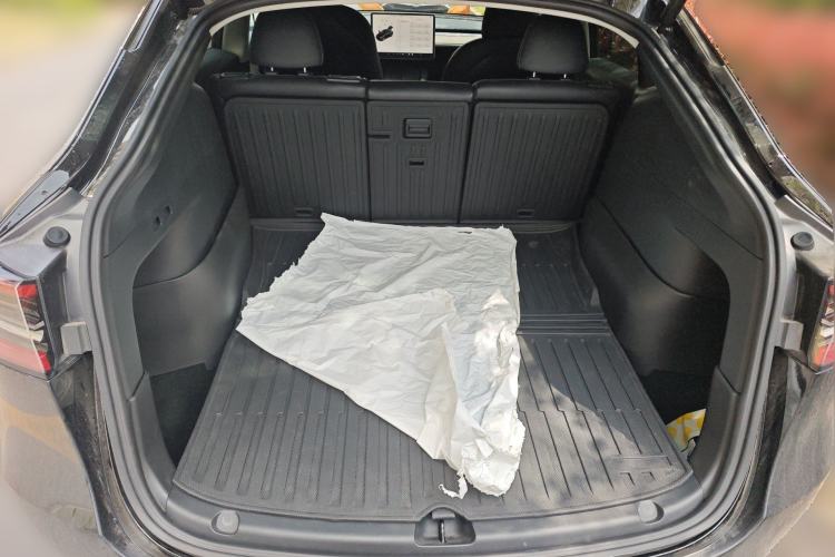 Used Tesla Model Y 2022 Rear-Wheel-Drive Version Trunk