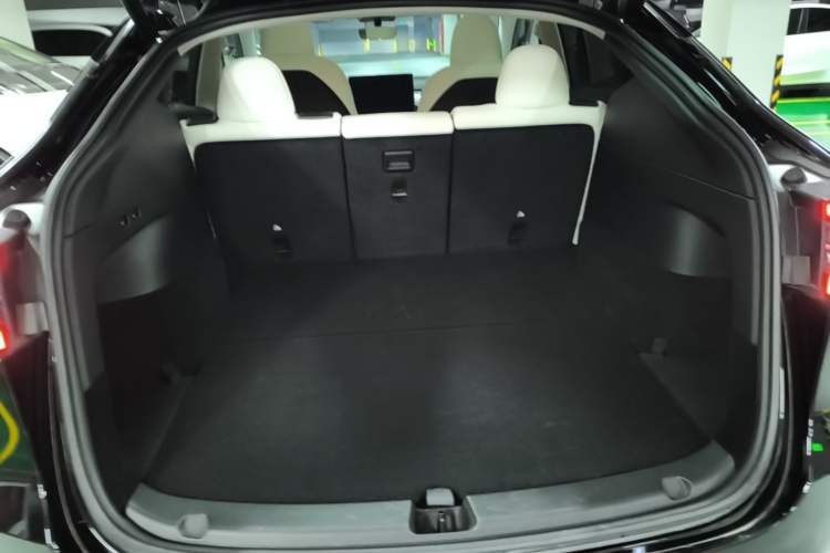 Used Tesla Model Y 2022 Performance High-Performance All-Wheel-Drive Version Trunk