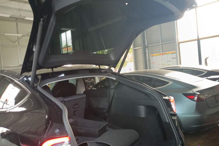 Used Tesla Model Y 2022 Rear-Wheel-Drive Version Trunk