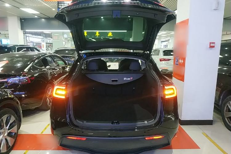 Used Tesla Model Y 2022 Rear-Wheel-Drive Version Trunk