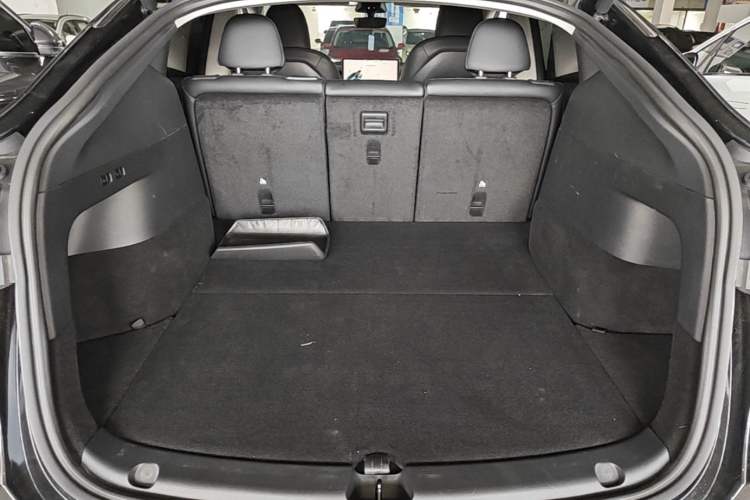 Used Tesla Model Y 2022 Rear-Wheel-Drive Version Trunk