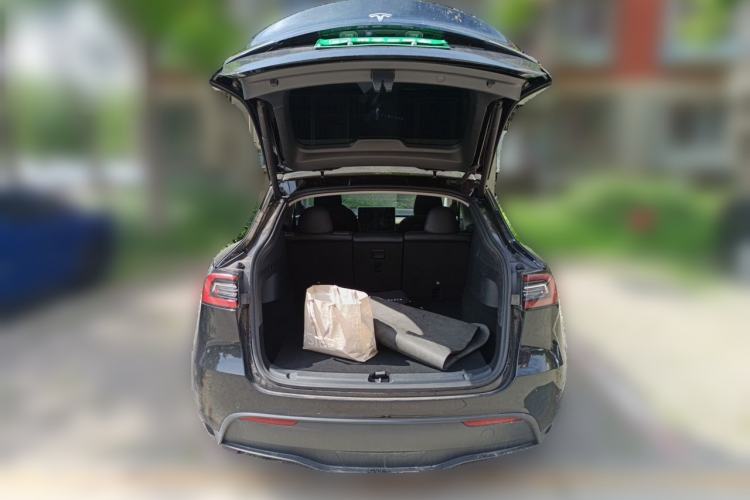 Used Tesla Model Y 2022 Long-Range All-Wheel-Drive Version Trunk
