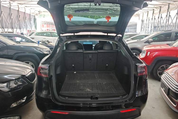 Used Tesla Model Y 2022 Long-Range All-Wheel-Drive Version Trunk
